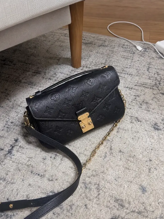 Pochette Metis East West M11998 photo review