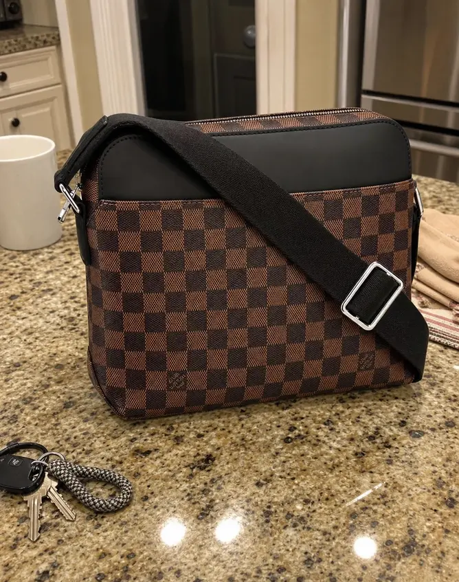2015 Damier Ebene Jake Messager Handbag N41568 photo review
